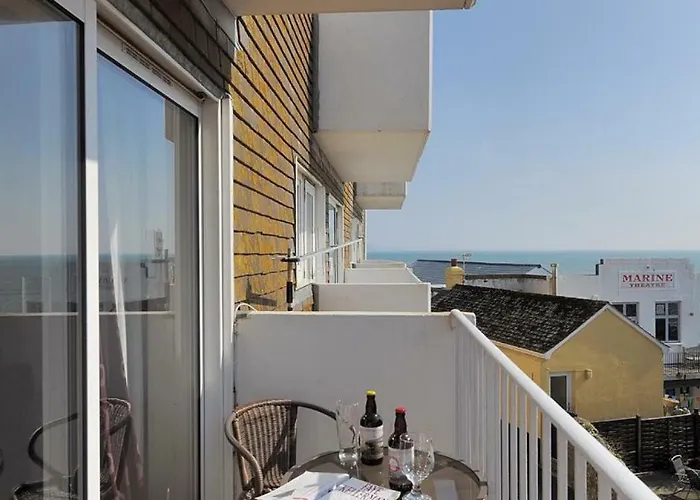 4 Bay View Court