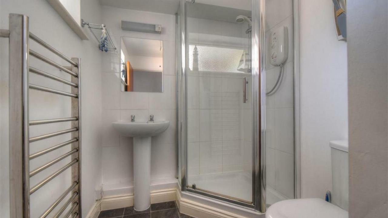 4 Bay View Court Apartment