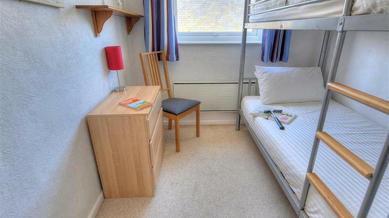 Apartment 4 Bay View Court