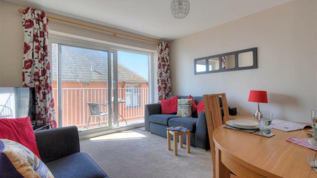 Apartment 4 Bay View Court *